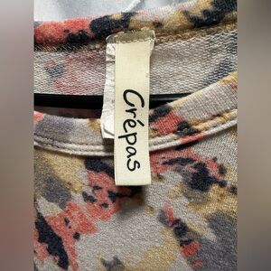 Women’s vibrant and colorful one sleeve. Size XL